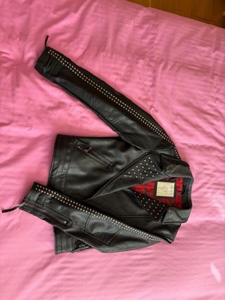 Cazadora polipiel tachuelas chica T.XS
