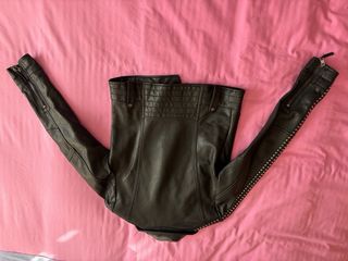 Cazadora polipiel tachuelas chica T.XS