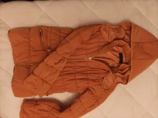 Purificación García,Anorak ocre mujer.