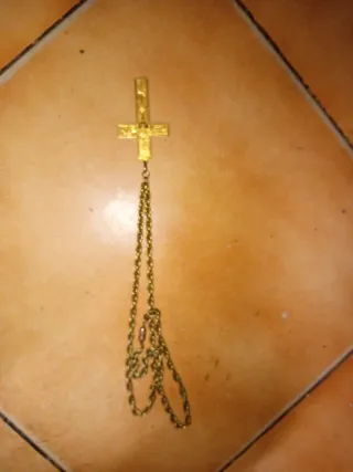 Collar Cruz Dorado