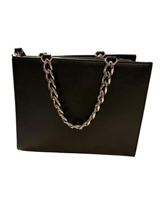 Bolso Negro Bershka con Cadena Plateada