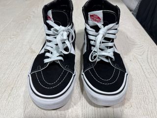 Zapatillas Vans Altas Negras y Blancas