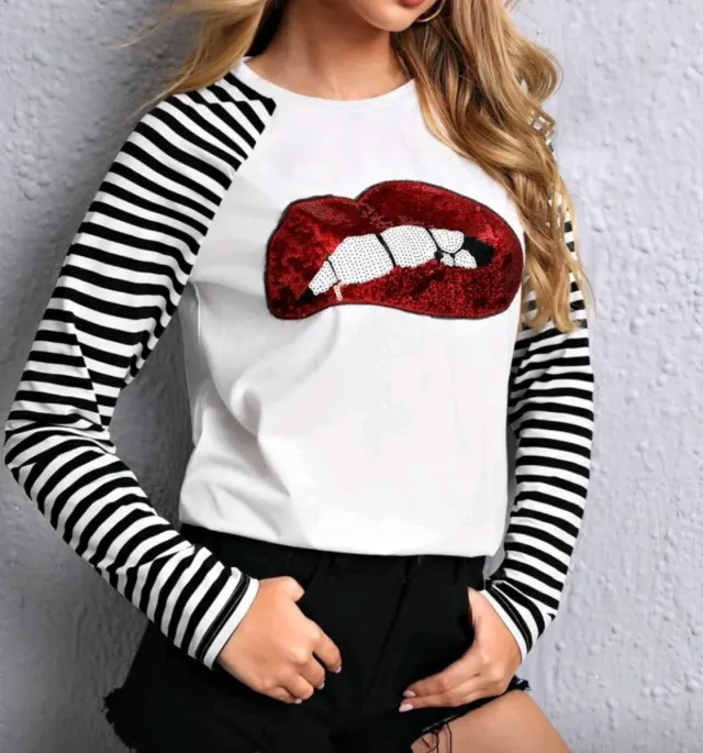T-shirt con stampa di labbra rosse