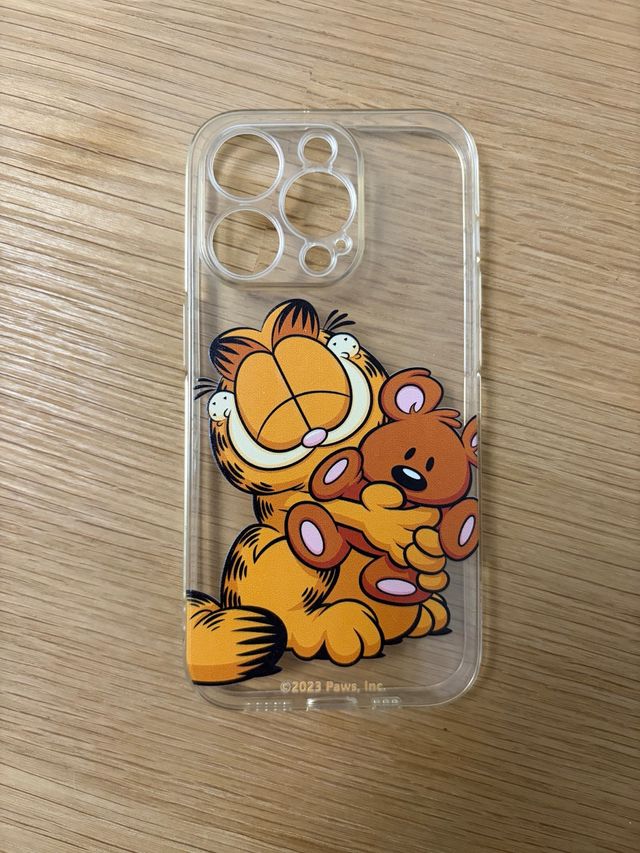 Custodia iPhone 14 Pro con Garfield e Orso