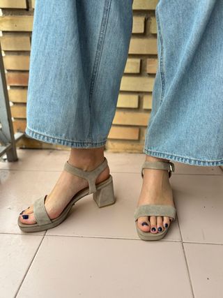 Sandalias Zendra tacón beige talla 40