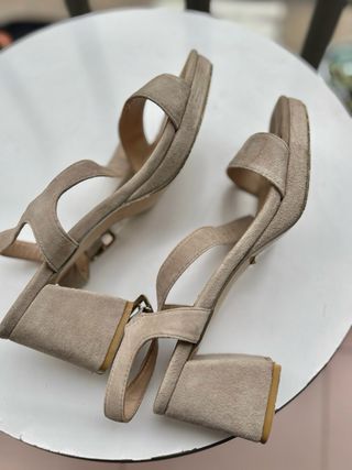 Sandalias Zendra tacón beige talla 40