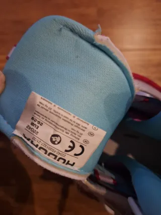 Patines infantiles rosas con corazones