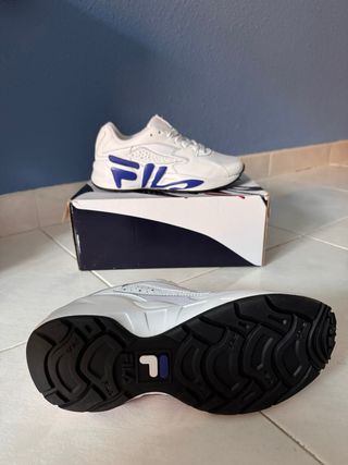 Zapatillas Fila Blancas y Azules Talla 38.5