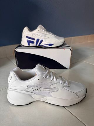 Zapatillas Fila Blancas y Azules Talla 38.5