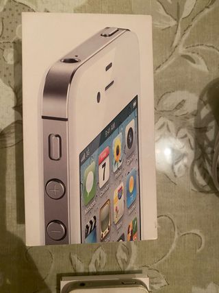 iPhone 4S bianco con caricabatterie auto e cavo di ricarica