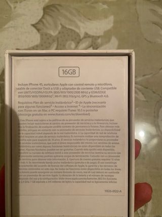 iPhone 4S bianco con caricabatterie auto e cavo di ricarica