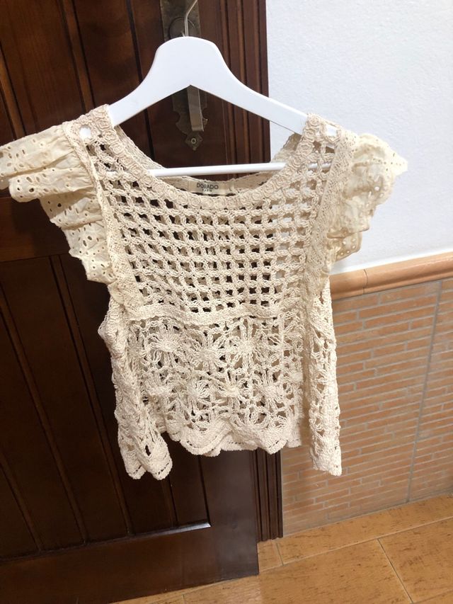 Maglietta beige a maglia corta con maniche corte