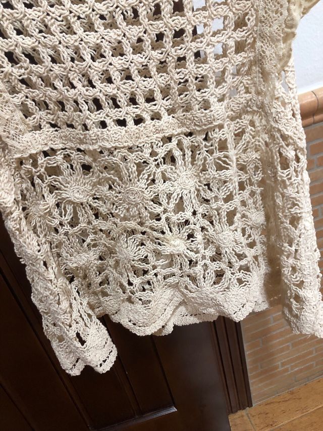 Maglietta beige a maglia corta con maniche corte