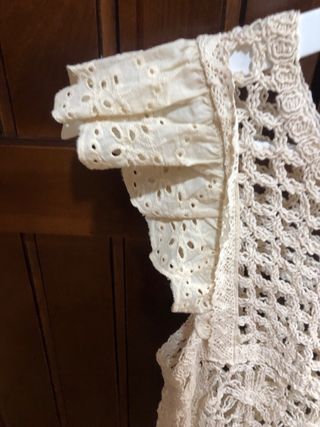 Camiseta beige crochet manga corta