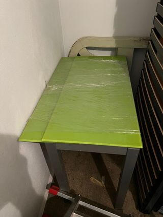 Mesa de cristal extensible gris y verde