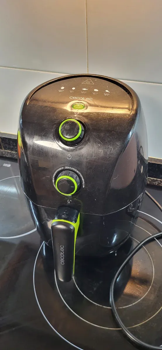 Freidora de aire Cecotec negra