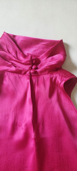 Blusa raso fucsia sin mangas
