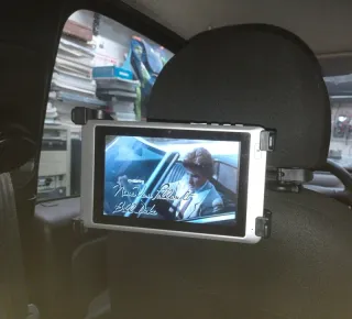 Tablet per poggiatesta auto