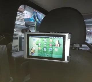 Tablet per poggiatesta auto