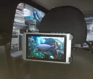 Tablet per poggiatesta auto