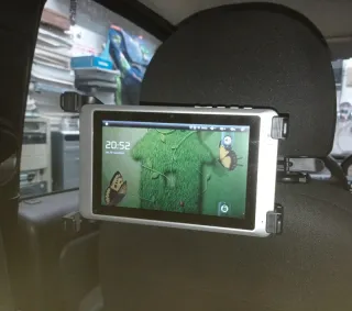 Tablet per poggiatesta auto
