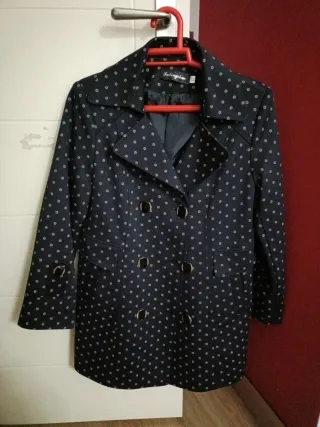 Gabardina azul mujer lunares