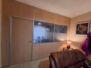 Mampara divisoria madera y cristal