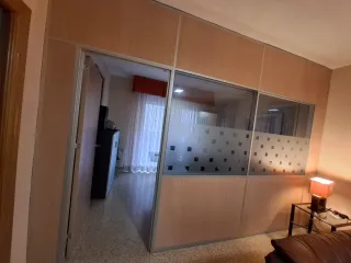 Mampara divisoria madera y cristal