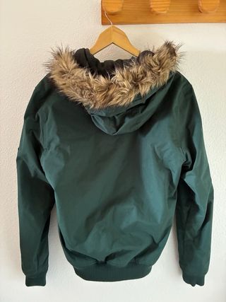 Cazadora verde capucha forrada talla XS