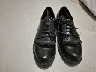 Mocasines negros niña con cordones