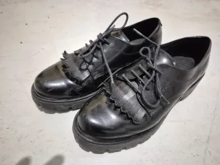 Mocasines negros niña con cordones