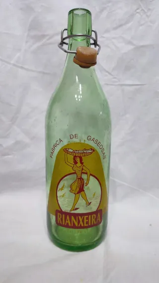 Bottiglie di Gassosa RIANXEIRA e PITUSA