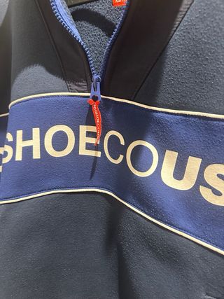 Jersey DC Shoes Azul y Blanco Talla XS.