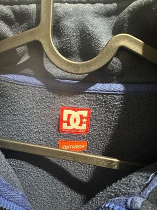 Jersey DC Shoes Azul y Blanco Talla XS.