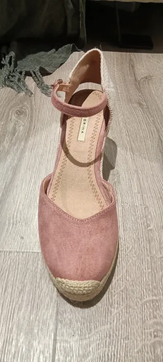 Alpargatas cuña rosa con hebilla