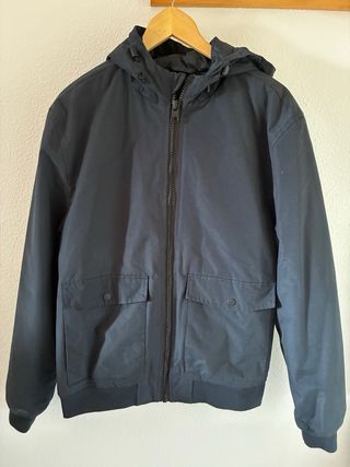 Cazadora azul marino con capucha Talla S