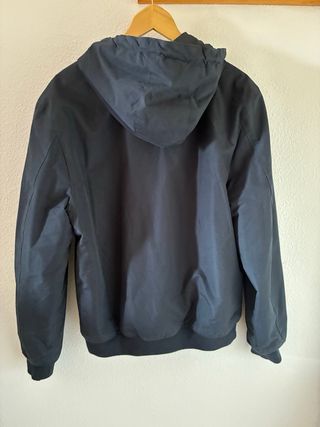 Cazadora azul marino con capucha Talla S