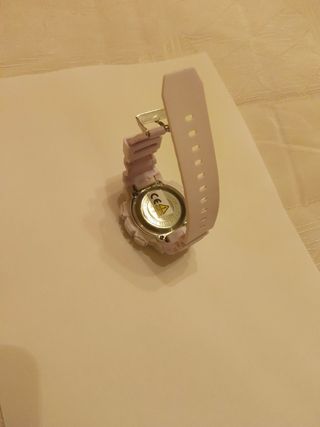 Reloj deportivo blanco