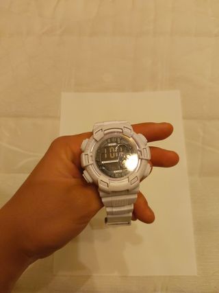 Reloj deportivo blanco