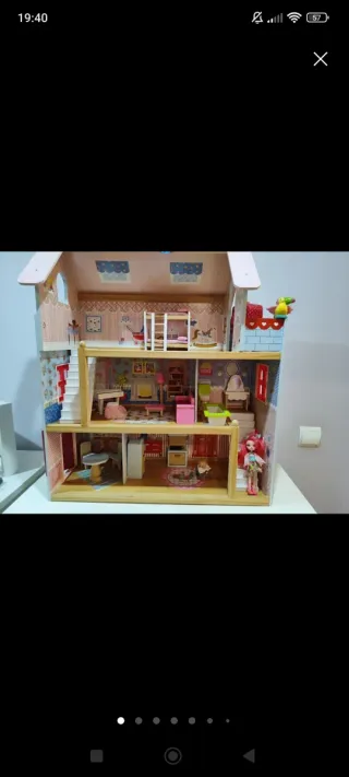 Casa de muñecas de madera