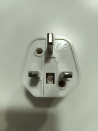 Adaptador Enchufe UK/Irlanda Blanco 2uds