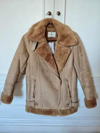 Cazadora doble faz Stradivarius color tostado