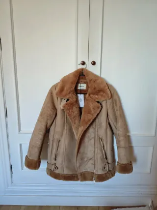 Cazadora doble faz Stradivarius color tostado