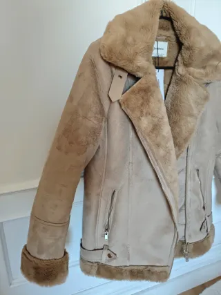 Cazadora doble faz Stradivarius color tostado