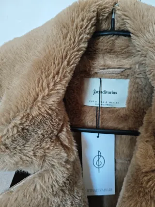 Cazadora doble faz Stradivarius color tostado