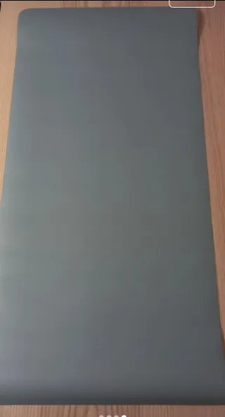 Alfombrilla grande para escritorio  y para ratón.