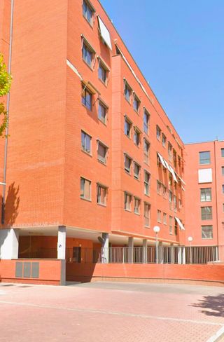 Se alquila plaza de garaje Villa del Prado