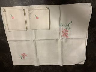 Tovaglia e 6 tovaglioli lino ricamati