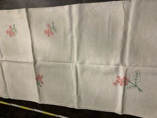 Tovaglia e 6 tovaglioli lino ricamati