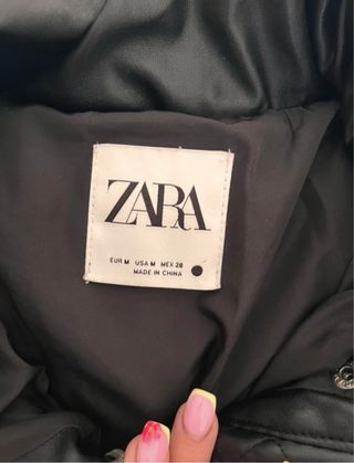 Abrigo acolchado efecto piel Zara Talla M